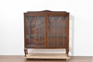 イギリスアンティーク　Lloyd’s Antiques(ロイズアンティークス)取り扱い　オーク材　格調ある佇まいと細やかな細工が魅力のサイドキャビネット(サイドボード、収納棚、戸棚、飾り棚、英国)(R-084256)