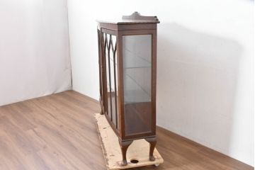 イギリスアンティーク　Lloyd’s Antiques(ロイズアンティークス)取り扱い　オーク材　格調ある佇まいと細やかな細工が魅力のサイドキャビネット(サイドボード、収納棚、戸棚、飾り棚、英国)(R-084256)