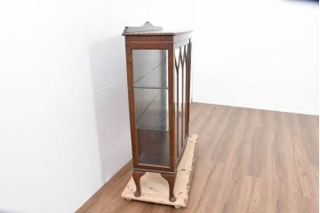 イギリスアンティーク　Lloyd’s Antiques(ロイズアンティークス)取り扱い　オーク材　格調ある佇まいと細やかな細工が魅力のサイドキャビネット(サイドボード、収納棚、戸棚、飾り棚、英国)(R-084256)