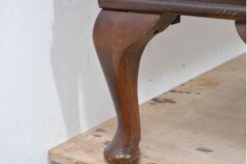 イギリスアンティーク　Lloyd’s Antiques(ロイズアンティークス)取り扱い　オーク材　格調ある佇まいと細やかな細工が魅力のサイドキャビネット(サイドボード、収納棚、戸棚、飾り棚、英国)(R-084256)