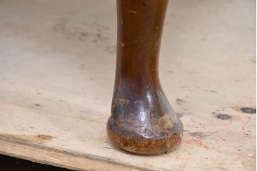 イギリスアンティーク　Lloyd’s Antiques(ロイズアンティークス)取り扱い　オーク材　格調ある佇まいと細やかな細工が魅力のサイドキャビネット(サイドボード、収納棚、戸棚、飾り棚、英国)(R-084256)