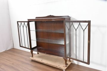 イギリスアンティーク　Lloyd’s Antiques(ロイズアンティークス)取り扱い　オーク材　格調ある佇まいと細やかな細工が魅力のサイドキャビネット(サイドボード、収納棚、戸棚、飾り棚、英国)(R-084256)