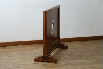 中古　超美品!!　総漆塗り　タモ材　一枚板　職人手作りの工芸家具　螺鈿(ラデン)細工の日輪紋様が存在感を放つ衝立て　定価約75万円　(R-084257)