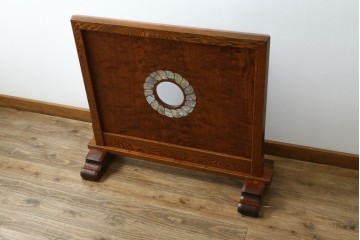 中古　超美品!!　総漆塗り　タモ材　一枚板　職人手作りの工芸家具　螺鈿(ラデン)細工の日輪紋様が存在感を放つ衝立て　定価約75万円　(R-084257)
