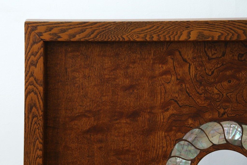 中古　超美品!!　総漆塗り　タモ材　一枚板　職人手作りの工芸家具　螺鈿(ラデン)細工の日輪紋様が存在感を放つ衝立て　定価約75万円　(R-084257)