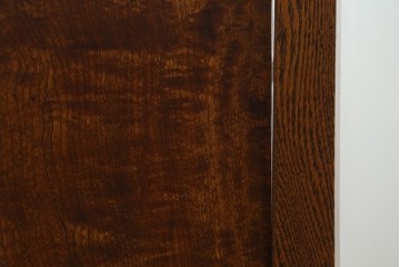 中古　超美品!!　総漆塗り　タモ材　一枚板　職人手作りの工芸家具　螺鈿(ラデン)細工の日輪紋様が存在感を放つ衝立て　定価約75万円　(R-084257)