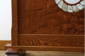 中古　超美品!!　総漆塗り　タモ材　一枚板　職人手作りの工芸家具　螺鈿(ラデン)細工の日輪紋様が存在感を放つ衝立て　定価約75万円　(R-084257)