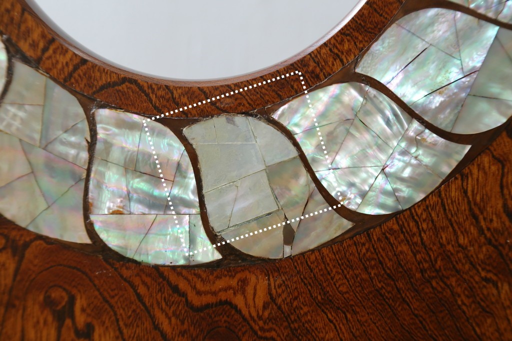 中古　超美品!!　総漆塗り　タモ材　一枚板　職人手作りの工芸家具　螺鈿(ラデン)細工の日輪紋様が存在感を放つ衝立て　定価約75万円　(R-084257)