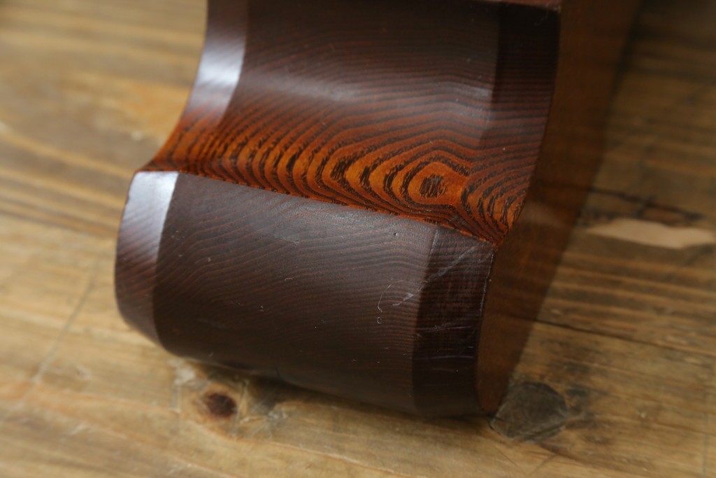 中古　超美品!!　総漆塗り　タモ材　一枚板　職人手作りの工芸家具　螺鈿(ラデン)細工の日輪紋様が存在感を放つ衝立て　定価約75万円　(R-084257)