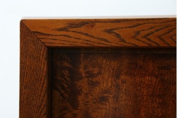 中古　超美品!!　総漆塗り　タモ材　一枚板　職人手作りの工芸家具　螺鈿(ラデン)細工の日輪紋様が存在感を放つ衝立て　定価約75万円　(R-084257)