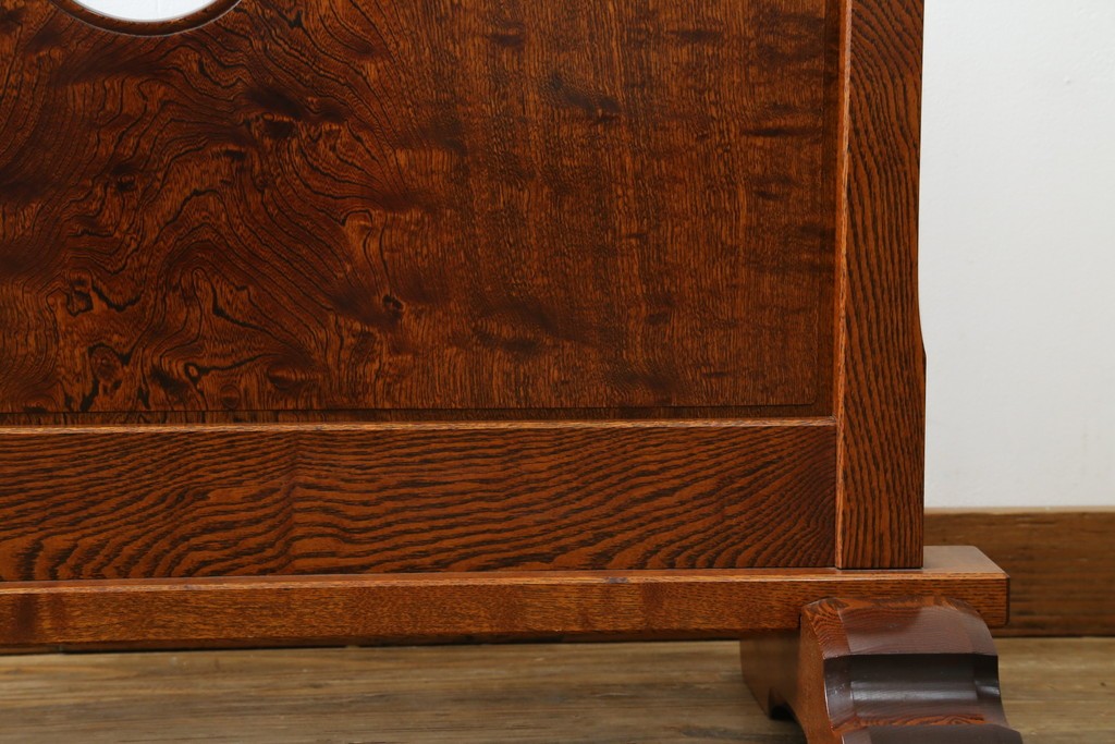 中古　超美品!!　総漆塗り　タモ材　一枚板　職人手作りの工芸家具　螺鈿(ラデン)細工の日輪紋様が存在感を放つ衝立て　定価約75万円　(R-084257)