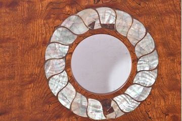 中古　超美品‼　職人手作り　工芸家具　総漆塗り　タモ材　一枚板　螺鈿(ラデン)細工の日輪紋様が存在感を放つ衝立て(衝い立て、パーテーション、間仕切り)(定価約75万円)(R-084257)