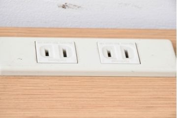 中古　CONDE HOUSE(カンディハウス)　オーク材の温もりとシンプルモダンなデザインが魅力のサイドキャビネット(サイドボード、戸棚、収納棚)(R-084258)