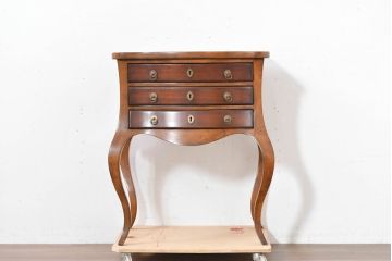 中古　美品　DREXEL HERITAGE(ドレクセルヘリテイジ)　希少モデル　アンティーク調　優美なシルエットが美しいサイドテーブル(ナイトテーブル、引き出し)(R-084259)