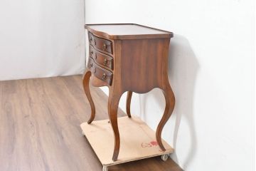 中古　美品　DREXEL HERITAGE(ドレクセルヘリテイジ)　希少モデル　アンティーク調　優美なシルエットが美しいサイドテーブル(ナイトテーブル、引き出し)(R-084259)