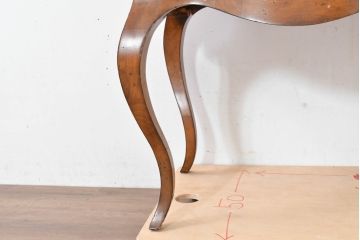 中古　美品　DREXEL HERITAGE(ドレクセルヘリテイジ)　希少モデル　アンティーク調　優美なシルエットが美しいサイドテーブル(ナイトテーブル、引き出し)(R-084259)