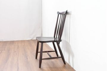 中古　美品‼　民芸家具　落ち着いた色味が上品な雰囲気を醸し出すウィンザーチェア(板座チェア、ダイニングチェア、アームレスチェア、椅子、イス)(R-084260)