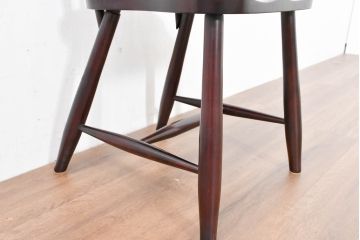 中古　美品‼　民芸家具　落ち着いた色味が上品な雰囲気を醸し出すウィンザーチェア(板座チェア、ダイニングチェア、アームレスチェア、椅子、イス)(R-084260)