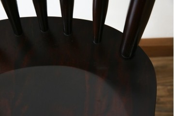 中古　美品!!　民芸家具　落ち着いた色味が上品な雰囲気を醸し出すウィンザーチェア(板座チェア、ダイニングチェア、アームレスチェア、椅子、イス)(R-084260)