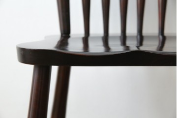 中古　美品!!　民芸家具　落ち着いた色味が上品な雰囲気を醸し出すウィンザーチェア(板座チェア、ダイニングチェア、アームレスチェア、椅子、イス)(R-084260)