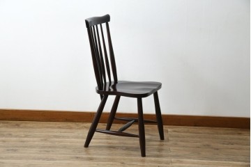 中古　美品!!　民芸家具　落ち着いた色味が上品な雰囲気を醸し出すウィンザーチェア(板座チェア、ダイニングチェア、アームレスチェア、椅子、イス)(R-084260)
