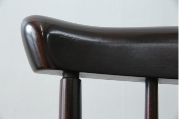 中古　美品!!　民芸家具　落ち着いた色味が上品な雰囲気を醸し出すウィンザーチェア(板座チェア、ダイニングチェア、アームレスチェア、椅子、イス)(R-084260)