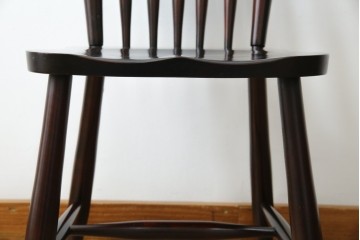 中古　美品!!　民芸家具　落ち着いた色味が上品な雰囲気を醸し出すウィンザーチェア(板座チェア、ダイニングチェア、アームレスチェア、椅子、イス)(R-084260)