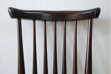 中古　美品!!　民芸家具　落ち着いた色味が上品な雰囲気を醸し出すウィンザーチェア(板座チェア、ダイニングチェア、アームレスチェア、椅子、イス)(R-084260)