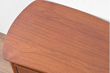 デンマークビンテージ　美品　希少なキドニータイプ　優美な曲線が美しいチーク材の北欧デスク(片袖机、ワークデスク、在宅用、在宅ワーク用、ヴィンテージ)(R-084261)