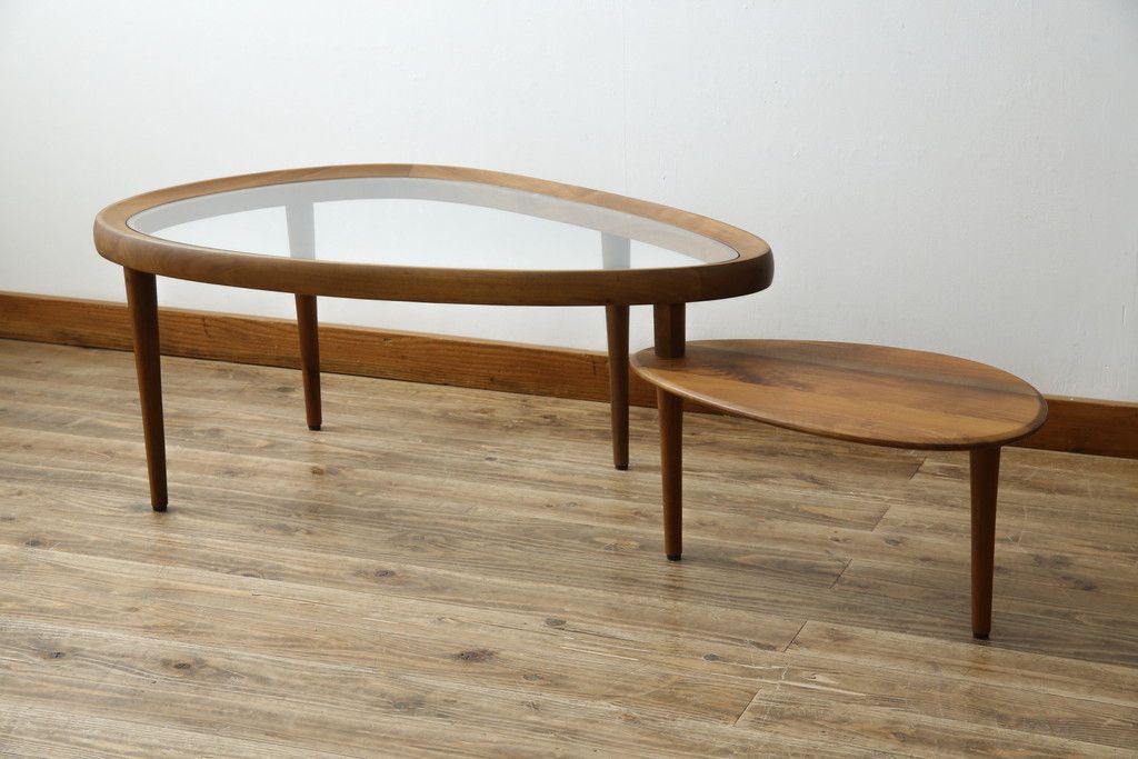 中古　KEYUCA(ケユカ)　希少な廃番品　ウォールナット材　補助天板付き　木の温もりとガラスの調和が美しいガラストップのローテーブル(センターテーブル、コーヒーテーブル、リビングテーブル)(R-084264)