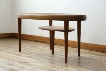 中古　KEYUCA(ケユカ)　希少な廃番品　ウォールナット材　補助天板付き　木の温もりとガラスの調和が美しいガラストップのローテーブル(センターテーブル、コーヒーテーブル、リビングテーブル)(R-084264)