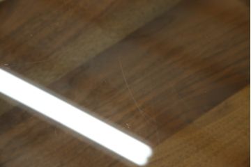 中古　KEYUCA(ケユカ)　希少な廃番品　ウォールナット材　補助天板付き　木の温もりとガラスの調和が美しいガラストップのローテーブル(センターテーブル、コーヒーテーブル、リビングテーブル)(R-084264)