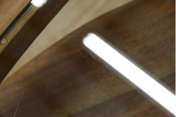 中古　KEYUCA(ケユカ)　希少な廃番品　ウォールナット材　補助天板付き　木の温もりとガラスの調和が美しいガラストップのローテーブル(センターテーブル、コーヒーテーブル、リビングテーブル)(R-084264)