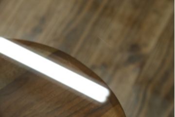 中古　KEYUCA(ケユカ)　希少な廃番品　ウォールナット材　補助天板付き　木の温もりとガラスの調和が美しいガラストップのローテーブル(センターテーブル、コーヒーテーブル、リビングテーブル)(R-084264)