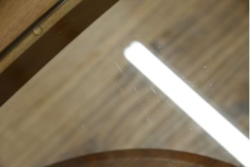 中古　KEYUCA(ケユカ)　希少な廃番品　ウォールナット材　補助天板付き　木の温もりとガラスの調和が美しいガラストップのローテーブル(センターテーブル、コーヒーテーブル、リビングテーブル)(R-084264)