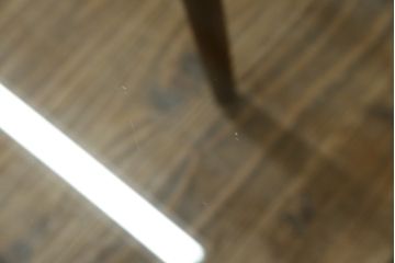 中古　KEYUCA(ケユカ)　希少な廃番品　ウォールナット材　補助天板付き　木の温もりとガラスの調和が美しいガラストップのローテーブル(センターテーブル、コーヒーテーブル、リビングテーブル)(R-084264)