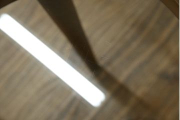 中古　KEYUCA(ケユカ)　希少な廃番品　ウォールナット材　補助天板付き　木の温もりとガラスの調和が美しいガラストップのローテーブル(センターテーブル、コーヒーテーブル、リビングテーブル)(R-084264)