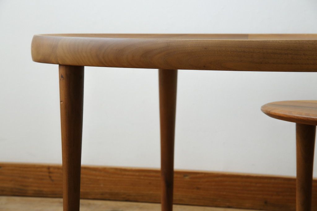 中古　KEYUCA(ケユカ)　希少な廃番品　ウォールナット材　補助天板付き　木の温もりとガラスの調和が美しいガラストップのローテーブル(センターテーブル、コーヒーテーブル、リビングテーブル)(R-084264)