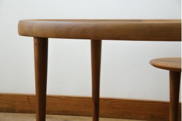 中古　KEYUCA(ケユカ)　希少な廃番品　ウォールナット材　補助天板付き　木の温もりとガラスの調和が美しいガラストップのローテーブル(センターテーブル、コーヒーテーブル、リビングテーブル)(R-084264)