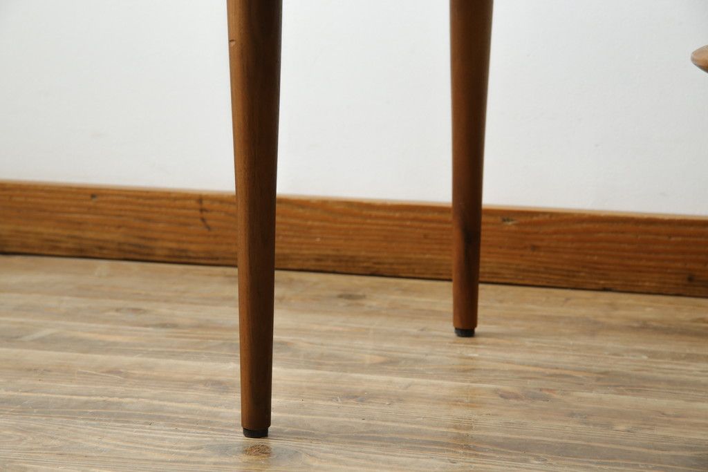 中古　KEYUCA(ケユカ)　希少な廃番品　ウォールナット材　補助天板付き　木の温もりとガラスの調和が美しいガラストップのローテーブル(センターテーブル、コーヒーテーブル、リビングテーブル)(R-084264)