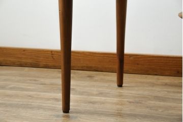 中古　KEYUCA(ケユカ)　希少な廃番品　ウォールナット材　補助天板付き　木の温もりとガラスの調和が美しいガラストップのローテーブル(センターテーブル、コーヒーテーブル、リビングテーブル)(R-084264)