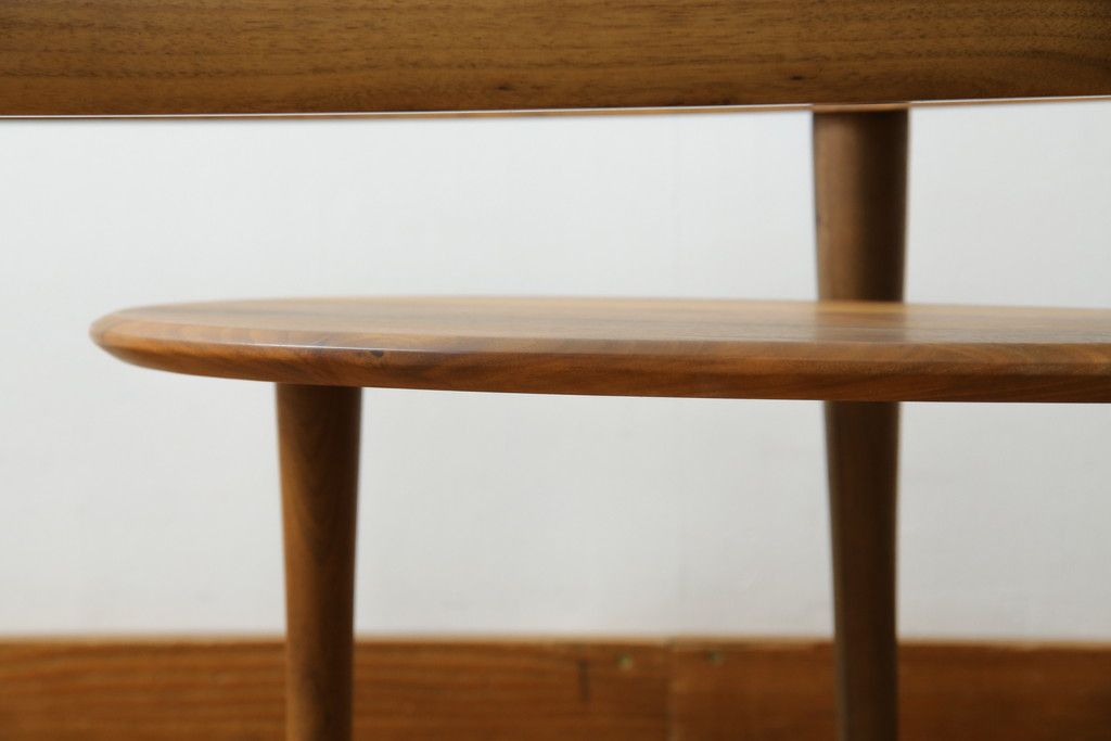 中古　KEYUCA(ケユカ)　希少な廃番品　ウォールナット材　補助天板付き　木の温もりとガラスの調和が美しいガラストップのローテーブル(センターテーブル、コーヒーテーブル、リビングテーブル)(R-084264)