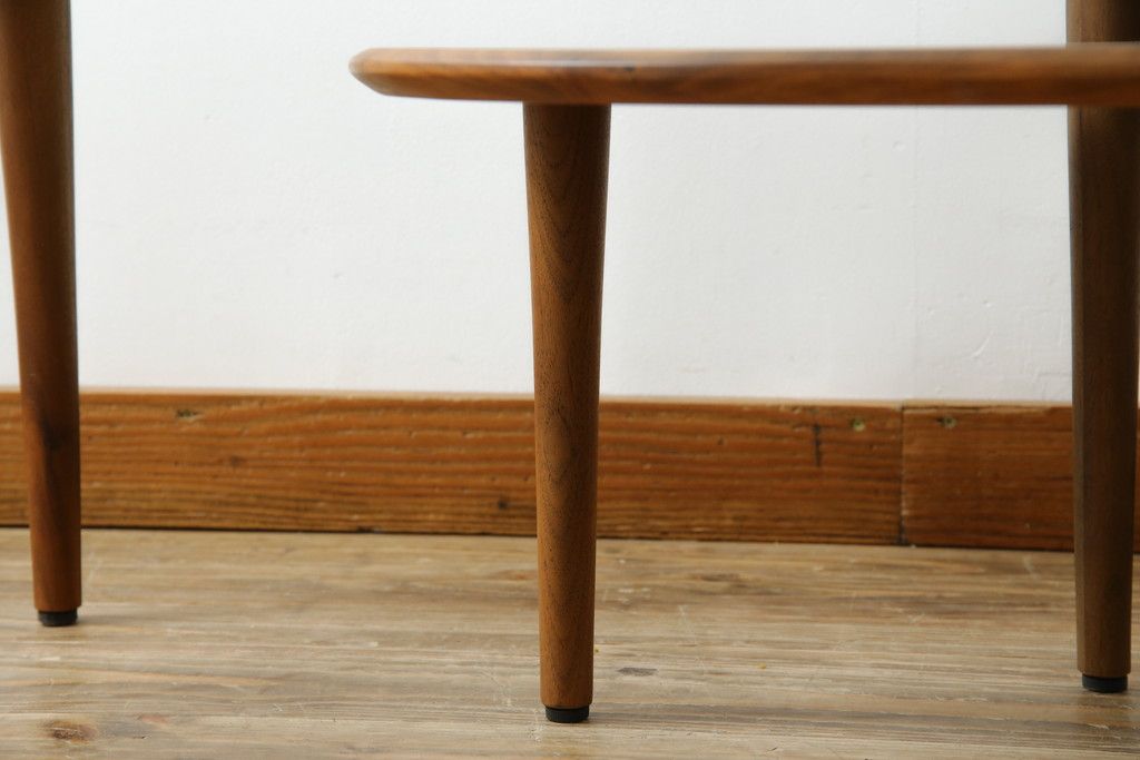 中古　KEYUCA(ケユカ)　希少な廃番品　ウォールナット材　補助天板付き　木の温もりとガラスの調和が美しいガラストップのローテーブル(センターテーブル、コーヒーテーブル、リビングテーブル)(R-084264)