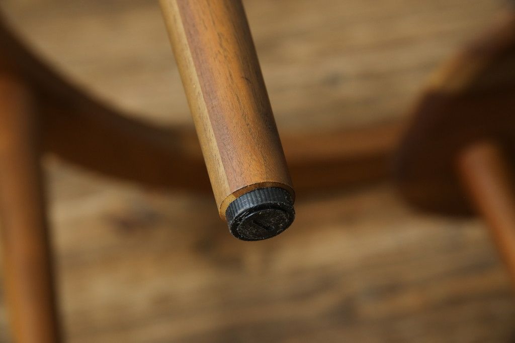 中古　KEYUCA(ケユカ)　希少な廃番品　ウォールナット材　補助天板付き　木の温もりとガラスの調和が美しいガラストップのローテーブル(センターテーブル、コーヒーテーブル、リビングテーブル)(R-084264)