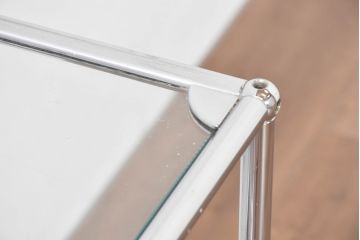 中古　美品　スイス　USMハラー(USM Haller)　ガラス天板　シンプルでスタイリッシュなデザインが魅力のキャスター付きワゴン(キッチンワゴン、ラック、サイドテーブル、トロリー、花台、飾り棚、店舗什器)(定価約12万円)(R-084265)