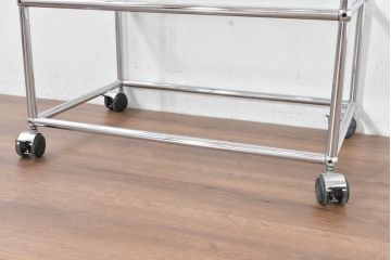 中古　美品　スイス　USMハラー(USM Haller)　ガラス天板　シンプルでスタイリッシュなデザインが魅力のキャスター付きワゴン(キッチンワゴン、ラック、サイドテーブル、トロリー、花台、飾り棚、店舗什器)(定価約12万円)(R-084265)