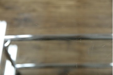 中古　美品　スイス　USMハラー(USM Haller)　ガラス天板　シンプルでスタイリッシュなデザインが魅力のキャスター付きワゴン　定価約12万円相当　(R-084265)