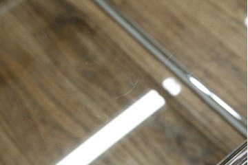 中古　美品　スイス　USMハラー(USM Haller)　ガラス天板　シンプルでスタイリッシュなデザインが魅力のキャスター付きワゴン　定価約12万円相当　(R-084265)