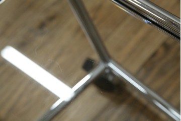 中古　美品　スイス　USMハラー(USM Haller)　ガラス天板　シンプルでスタイリッシュなデザインが魅力のキャスター付きワゴン　定価約12万円相当　(R-084265)