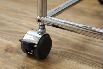 中古　美品　スイス　USMハラー(USM Haller)　ガラス天板　シンプルでスタイリッシュなデザインが魅力のキャスター付きワゴン　定価約12万円相当　(R-084265)